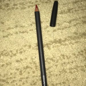Mac lip liner in Cherry